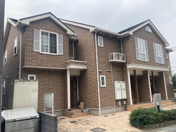 シュラインイーストの物件外観写真